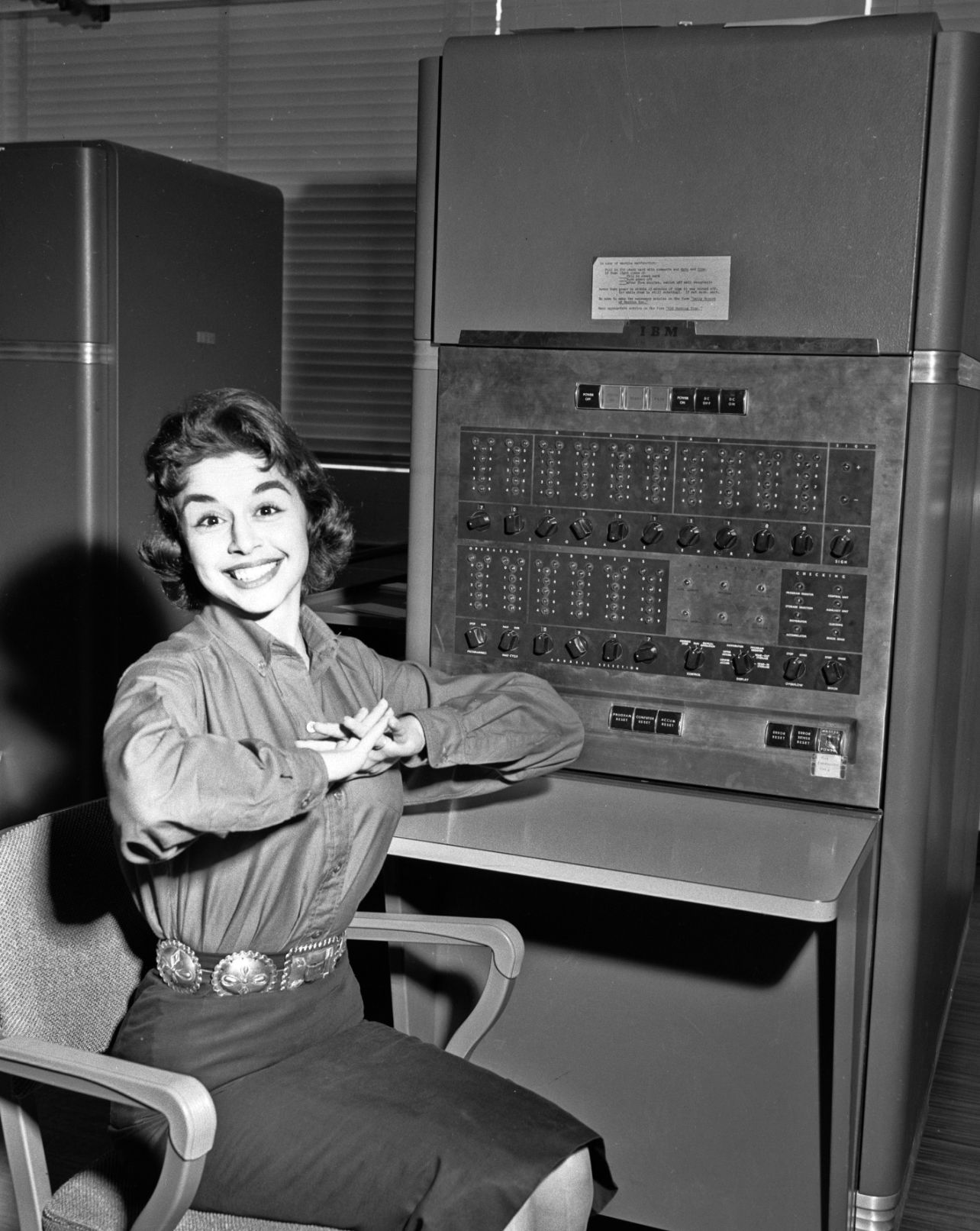 IBM 650 "electronic brain" at UA